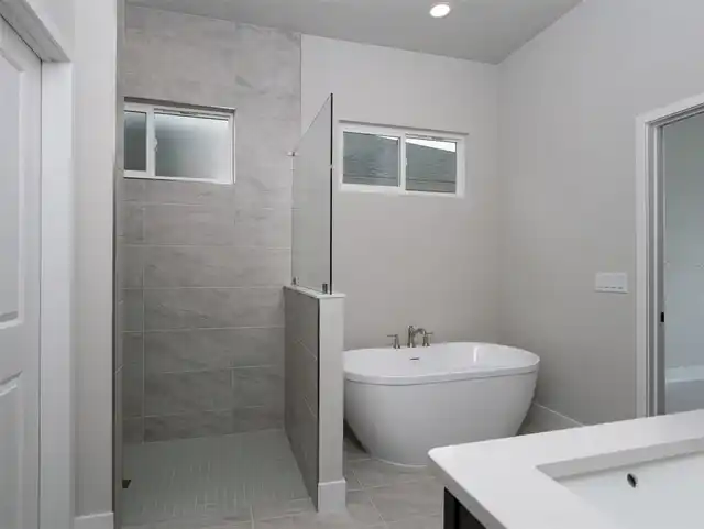 Listing Photo 12