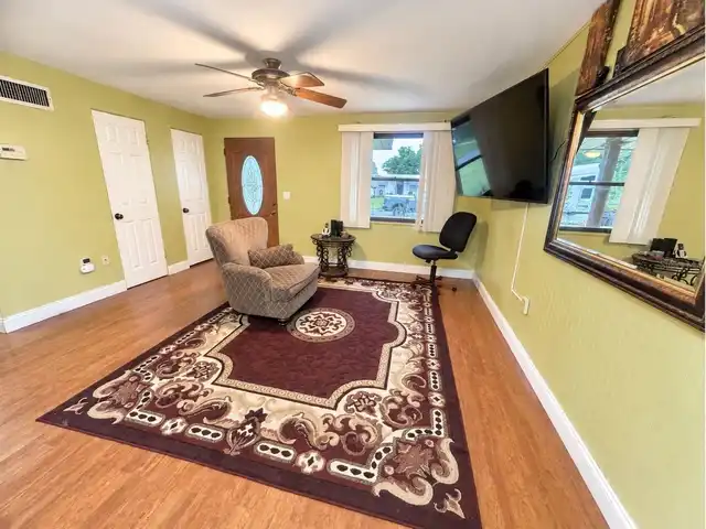 Listing Photo 6