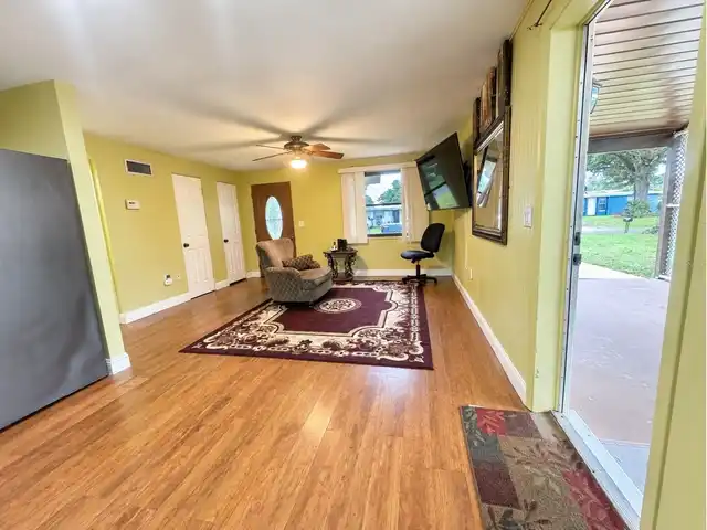 Listing Photo 8