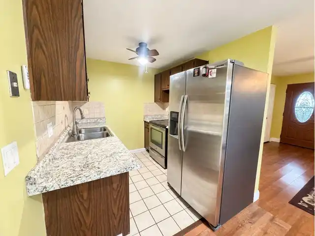Listing Photo 12