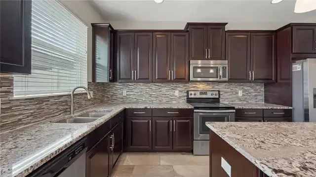 Listing Photo 11