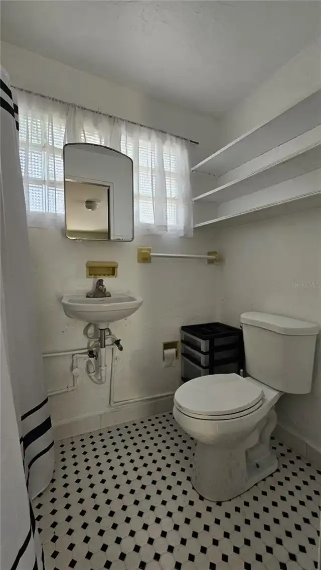 Listing Photo 9