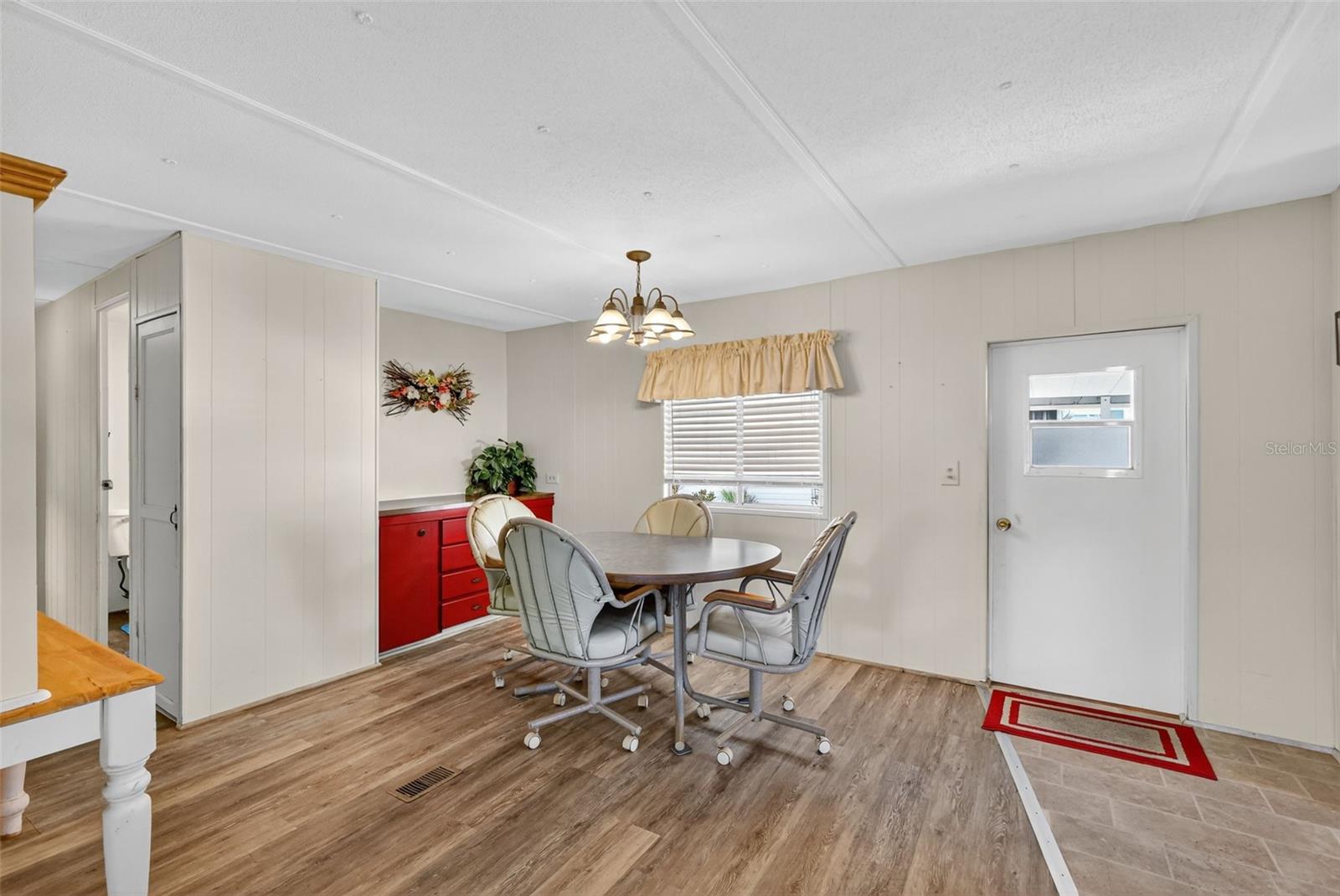 Listing Photo 9