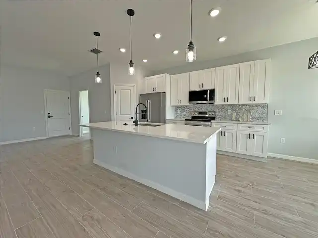 Listing Photo 9