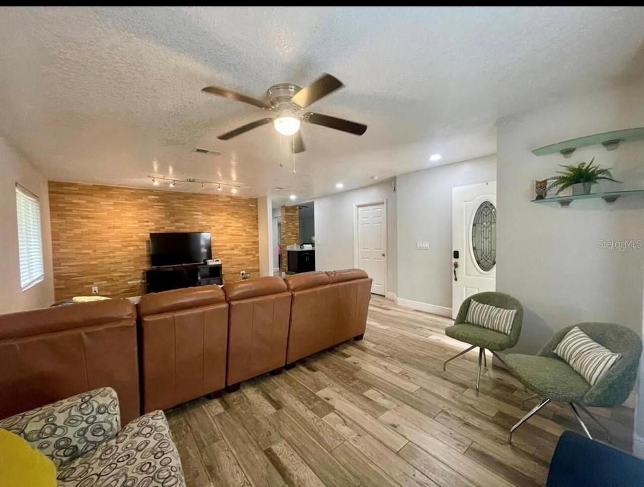 Listing Photo 8