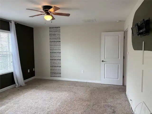 Listing Photo 12