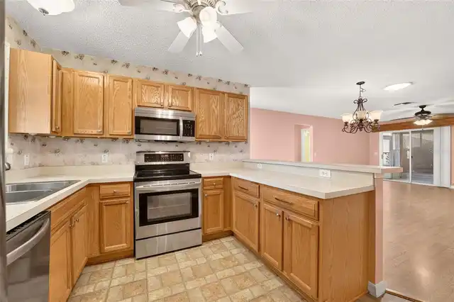 Listing Photo 10