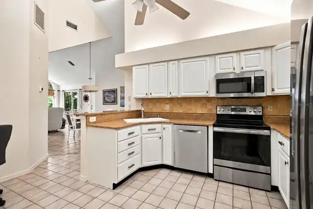 Listing Photo 11