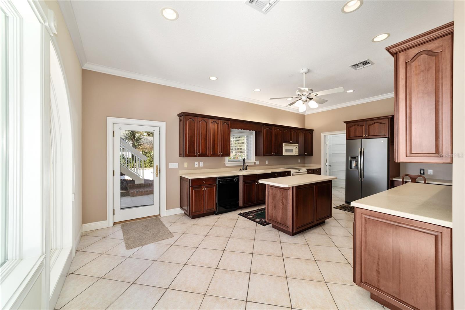 Listing Photo 11