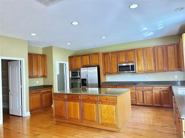 Listing Photo 8