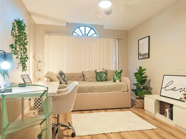 Listing Photo 14