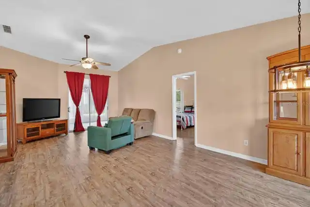 Listing Photo 7