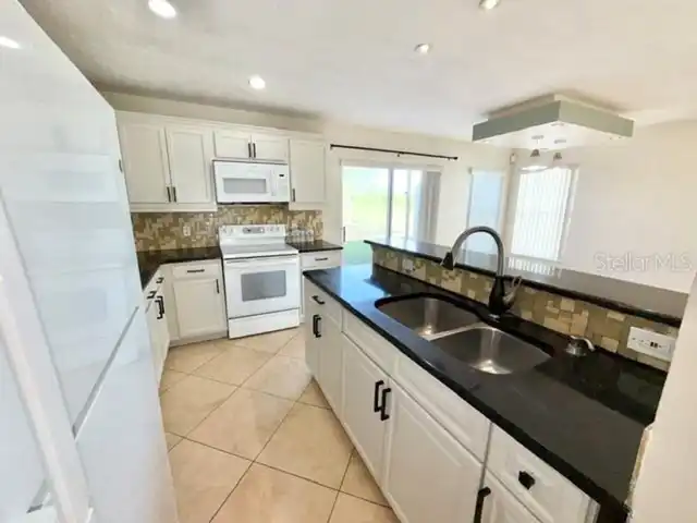 Listing Photo 9