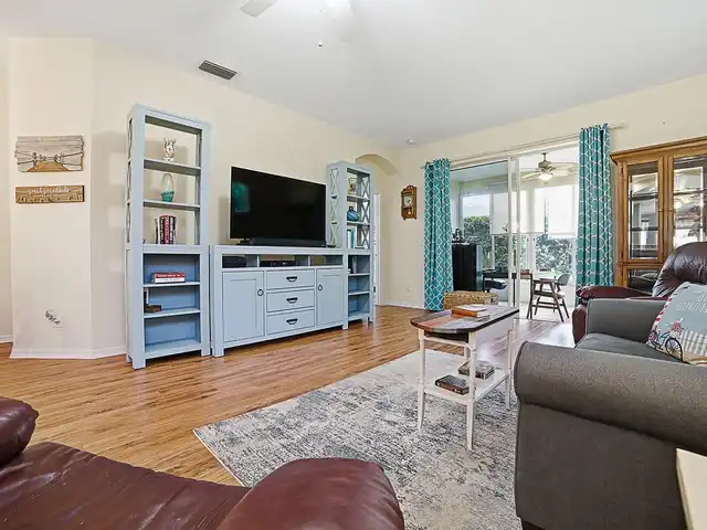 Listing Photo 10