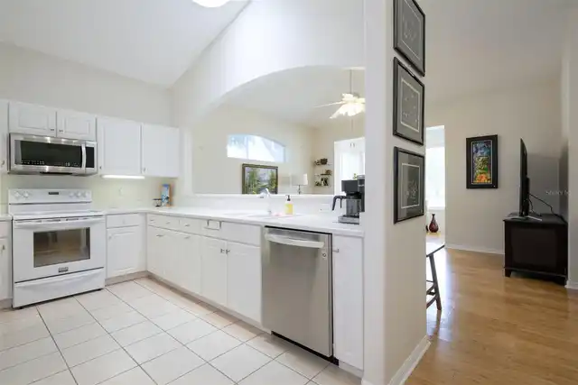 Listing Photo 10