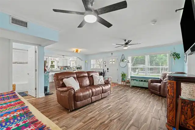 Listing Photo 12