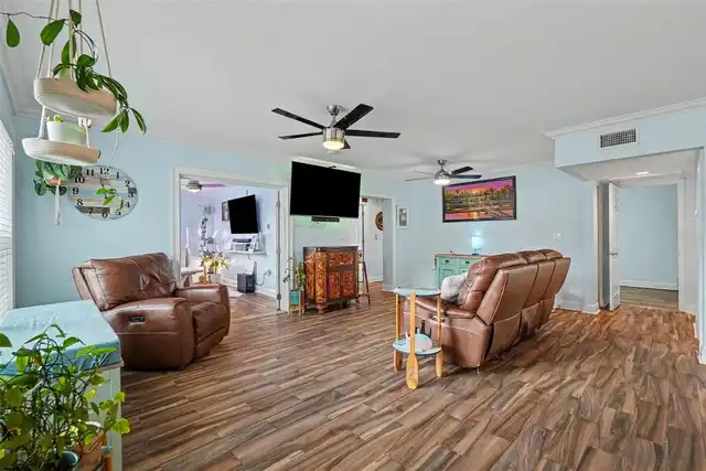 Listing Photo 14