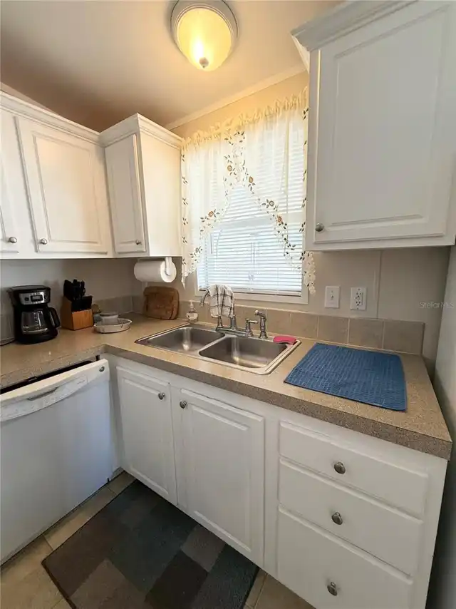 Listing Photo 12