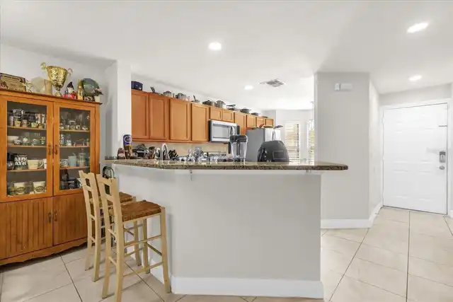 Listing Photo 8