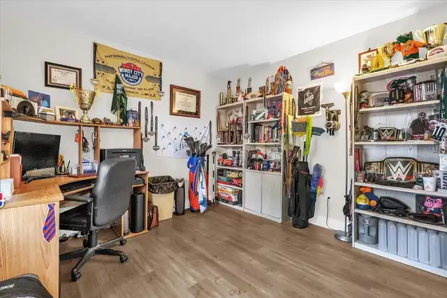 Listing Photo 11