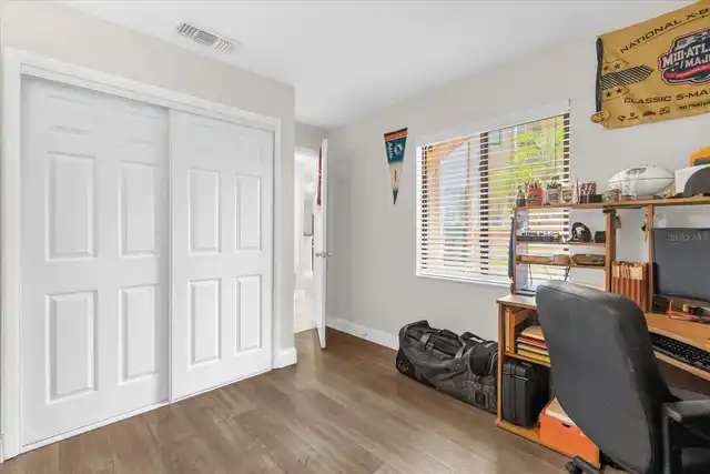 Listing Photo 12