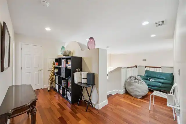 Listing Photo 16