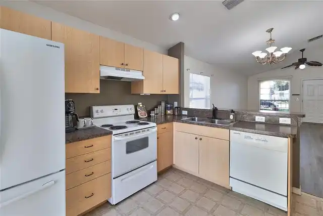 Listing Photo 14