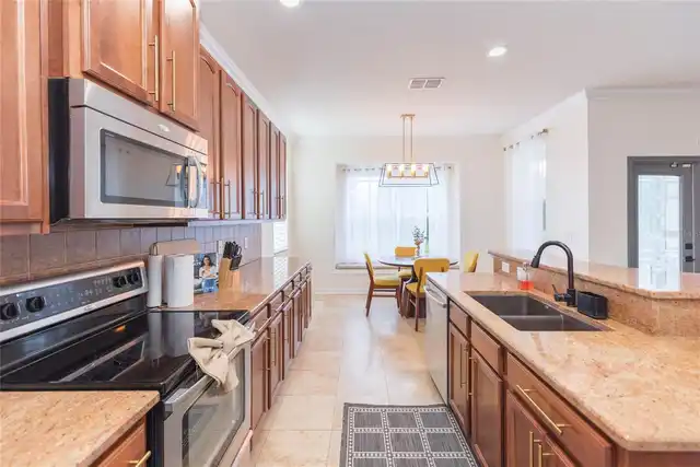 Listing Photo 8