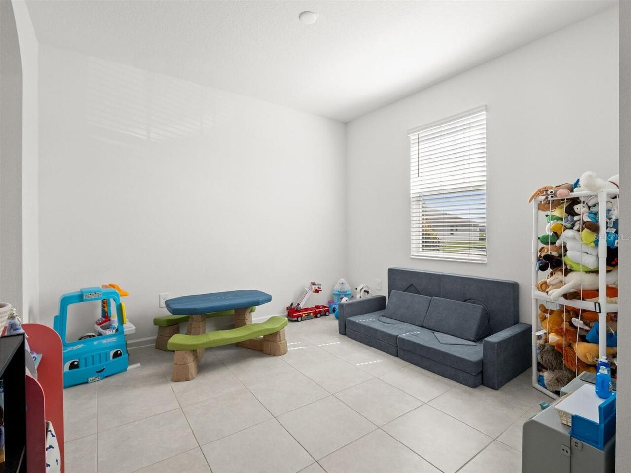 Listing Photo 12
