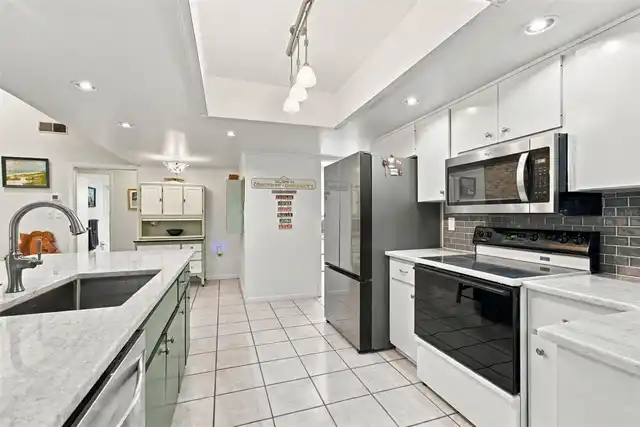 Listing Photo 9