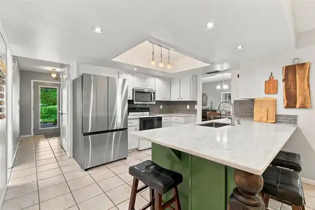 Listing Photo 11