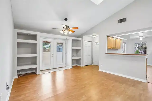 Listing Photo 7