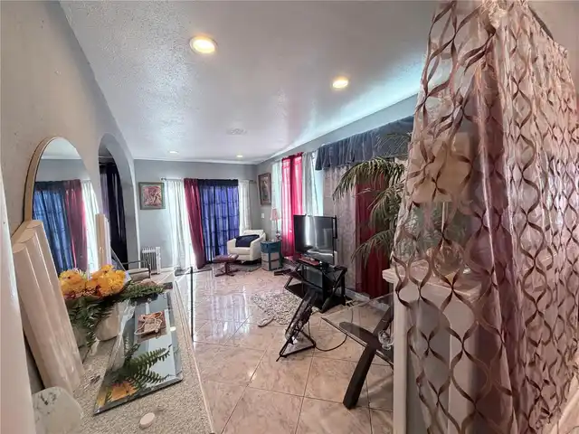 Listing Photo 12