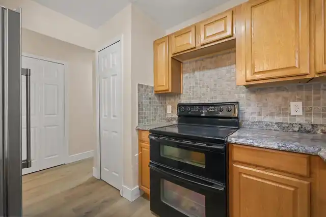 Listing Photo 8