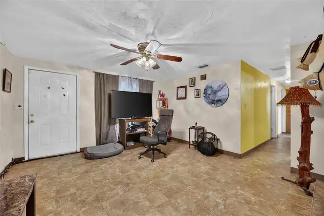 Listing Photo 6