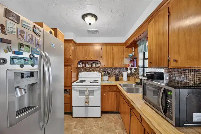 Listing Photo 9