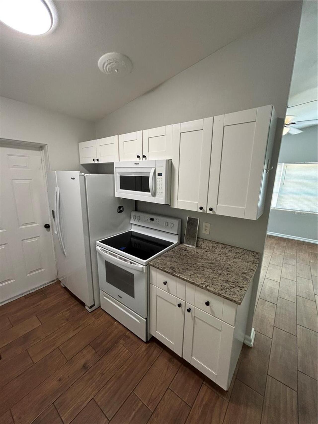 Listing Photo 10