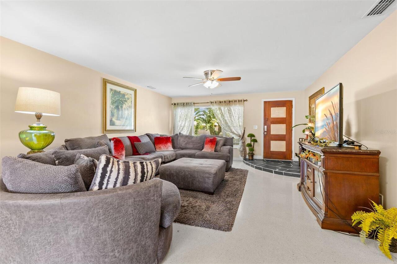 Listing Photo 11