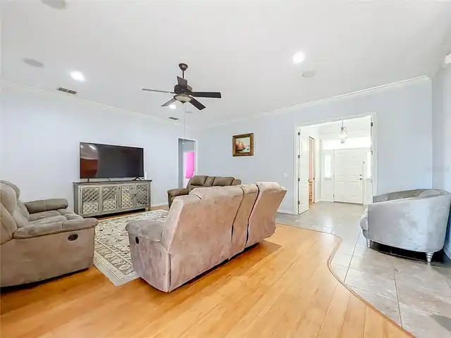 Listing Photo 17