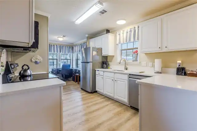 Listing Photo 8