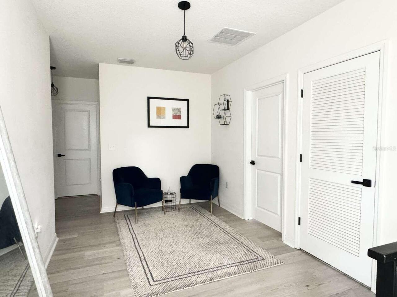 Listing Photo 11