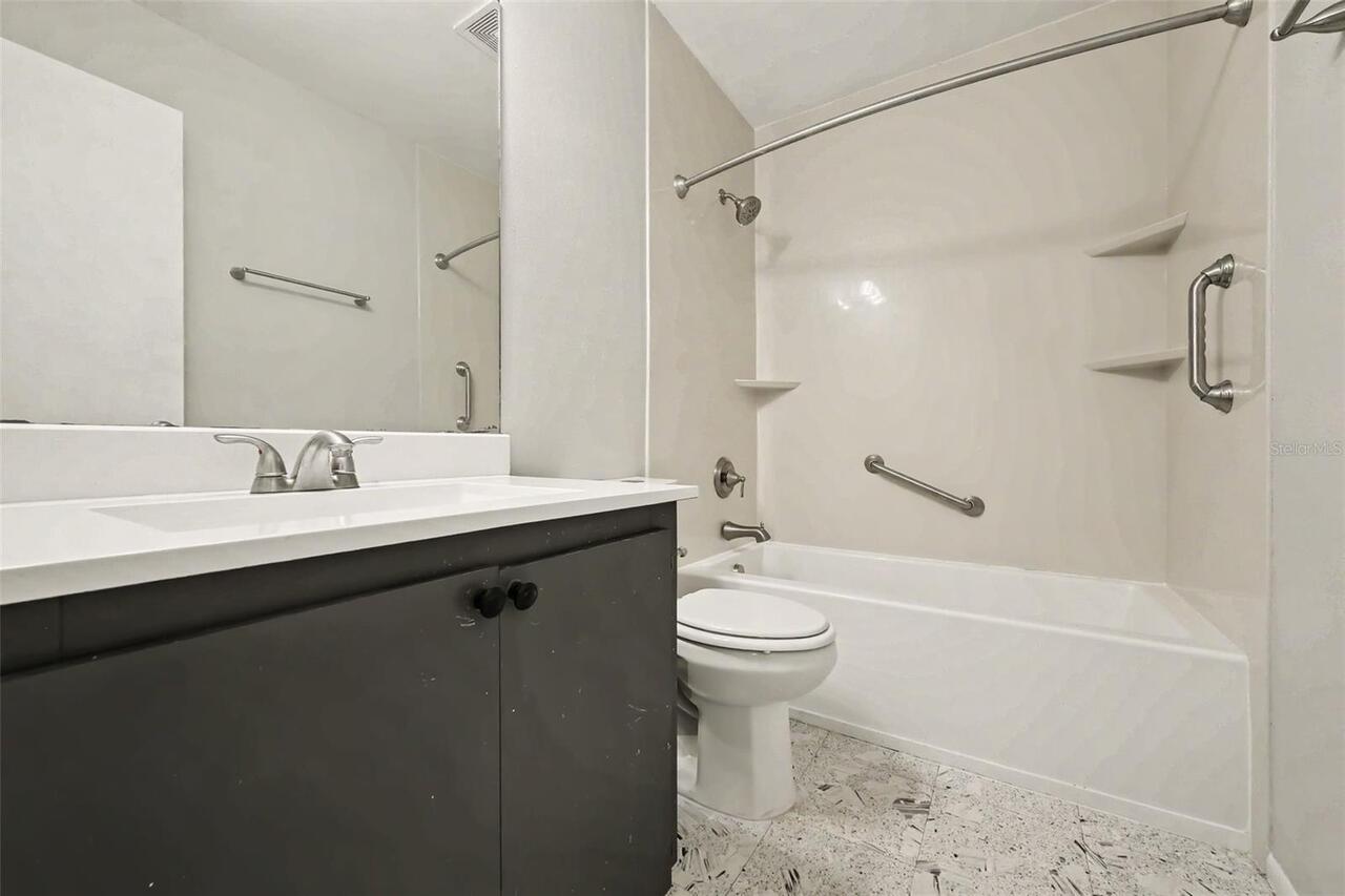 Listing Photo 11