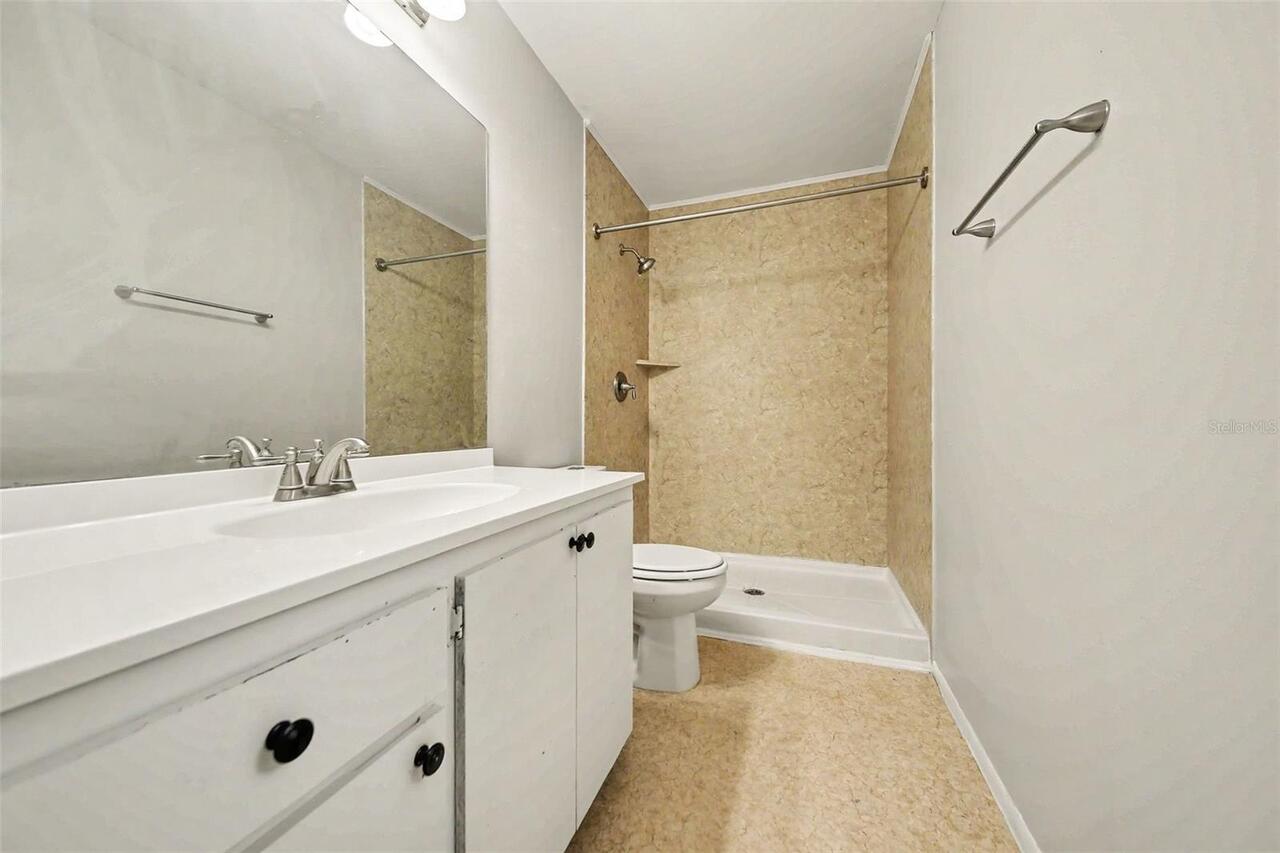 Listing Photo 12