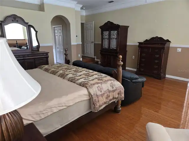 Listing Photo 10