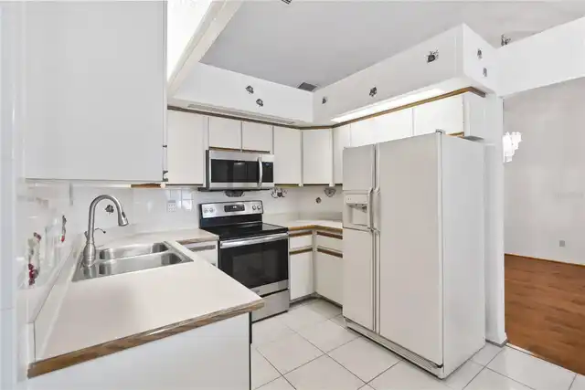 Listing Photo 11