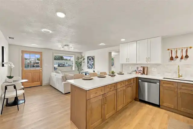 Listing Photo 8