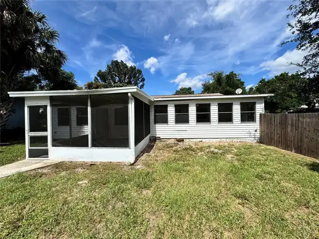 Listing Photo 12