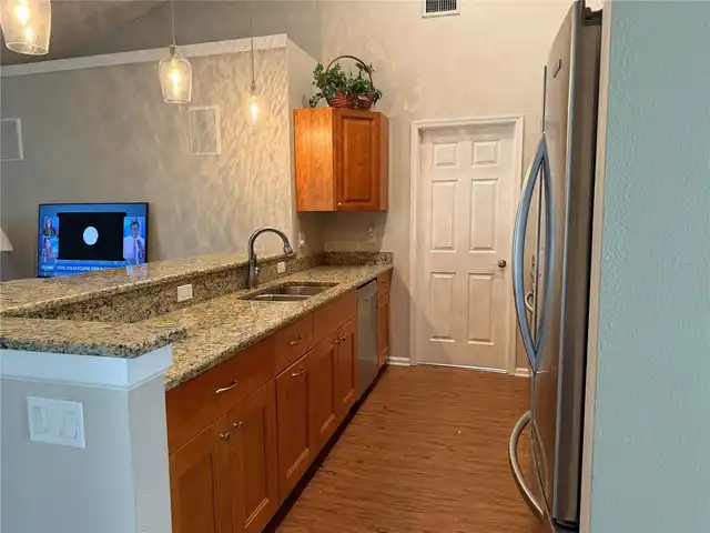 Listing Photo 10