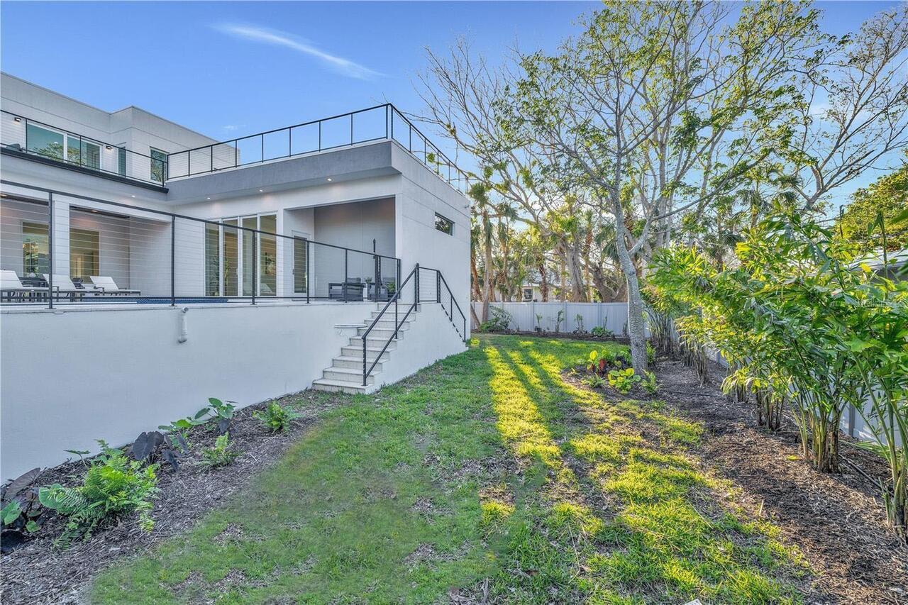 Listing Photo 11