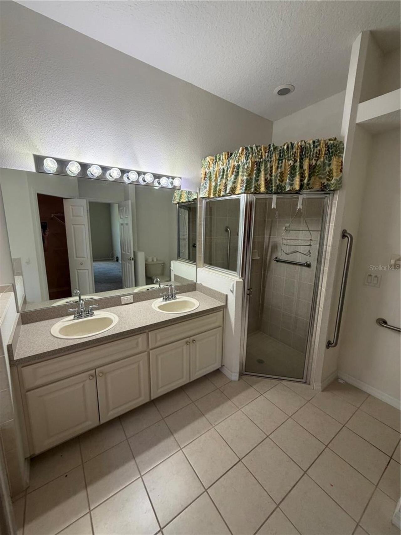 Listing Photo 11